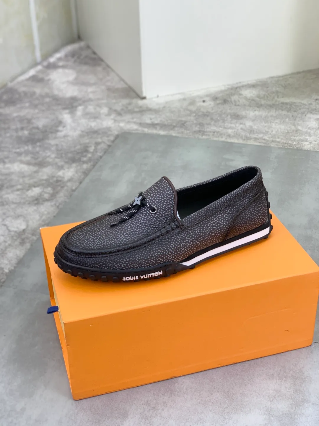 Men's Men's Shoes 💰P640 New Style 💶[LOUIS VUITTON] Water-dyed Niuli Original Order New Style 🍀LV Louis Vuitton *——Top version of LV classic leather shoes! Made of imported original calfskin, original leather side strips and wear-resistant high-end rubber outsole! High quality products! Color: black optional Size: 39-45